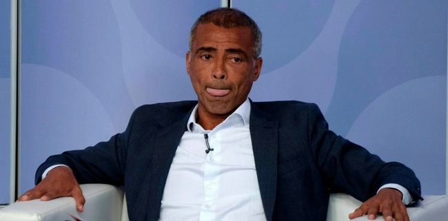 ”记者接着说：“现在已经是圣诞节了，年薪700万欧元的莱奥在本赛季意甲联赛只进了3个球，这是不可接受的，他的进球数和约维奇一样多。